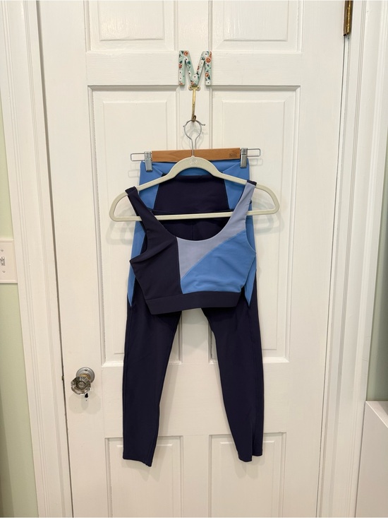 Wilo The Label Pants - Colorblock WILO Set - Navy and Light Blue Sports Bra & Leggings